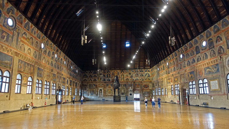 2017-09-02_142613 trentino-suedtirol-2017.jpg - Padua - Palazzo della Ragione - Salone, ehemaliger Rats- und Gerichtssaal